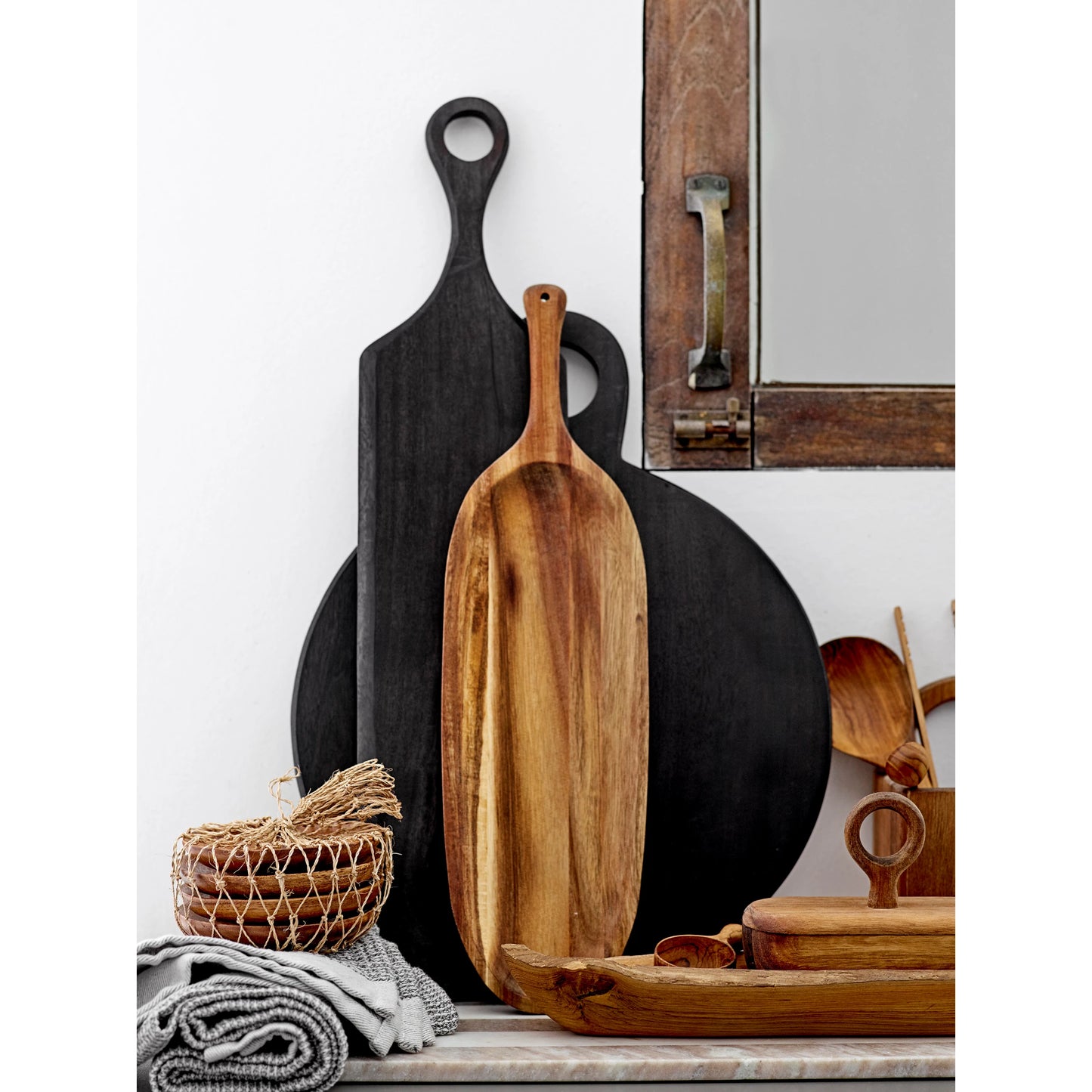 Acacia Wood Cutting Board | Round | Black