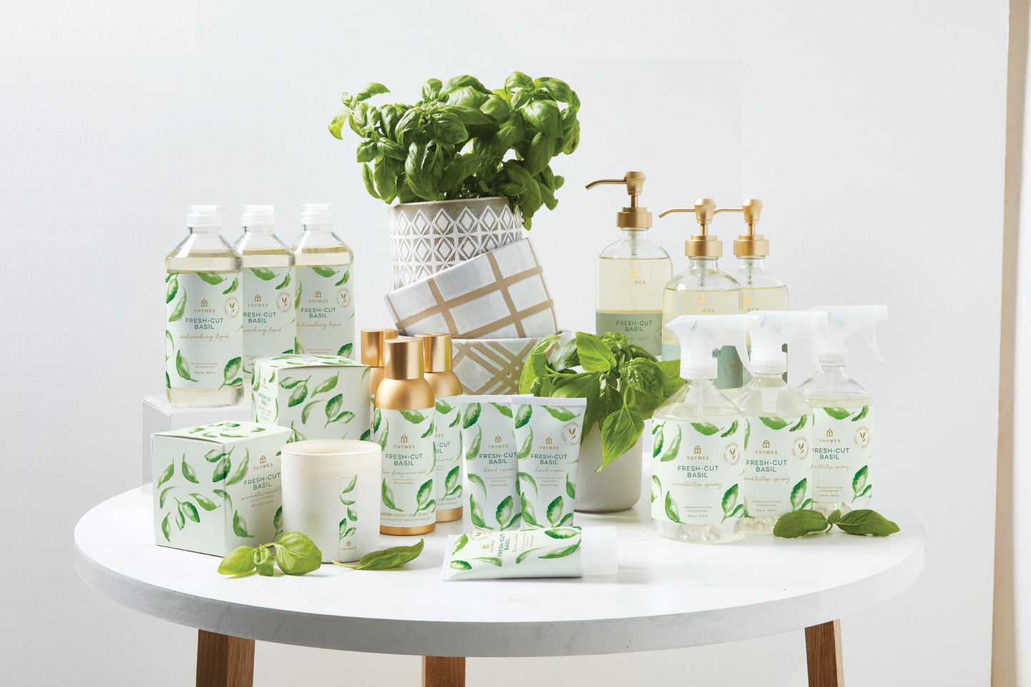 Thymes Candle 8 oz | Fresh-Cut Basil