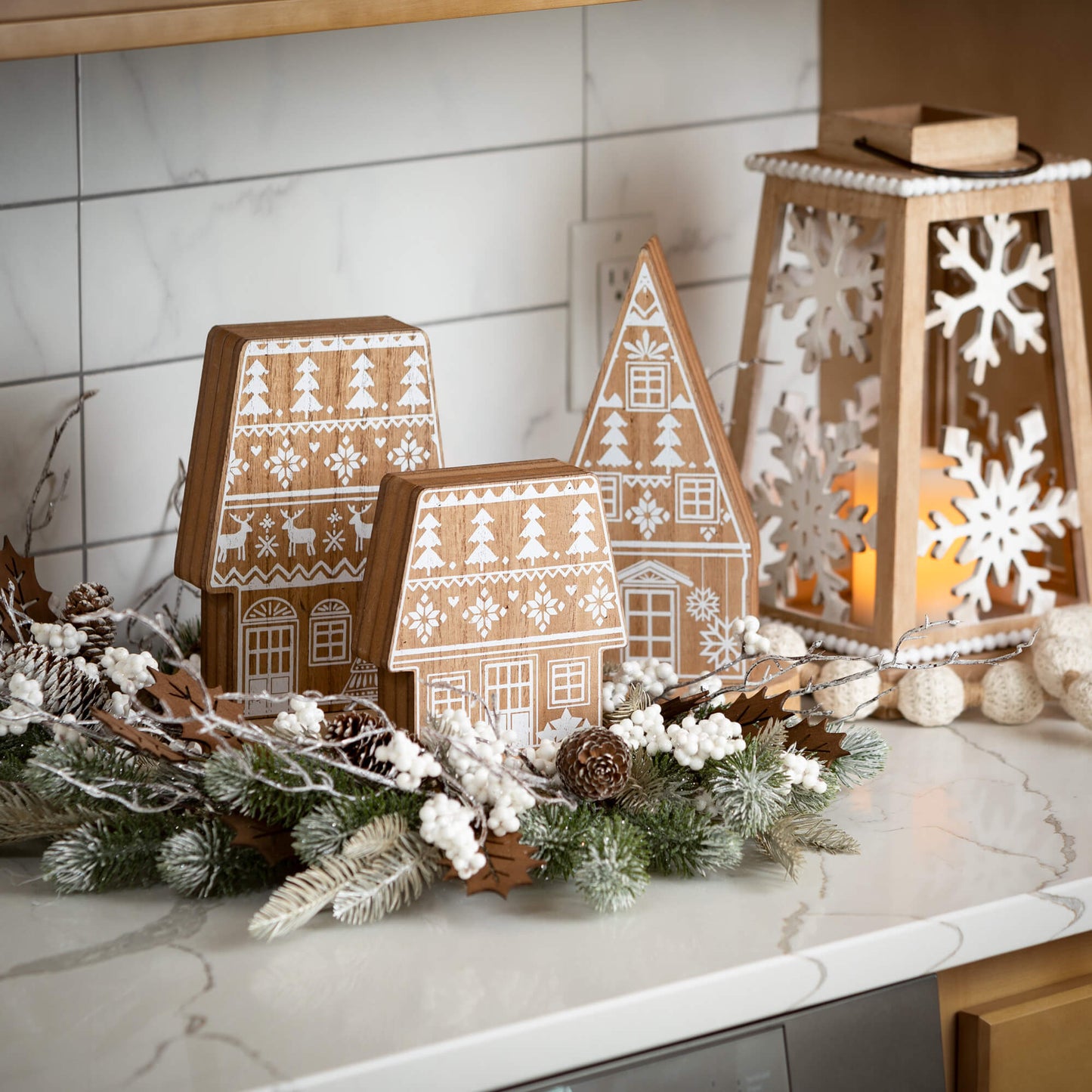 Lace Ball Garland | Off-White