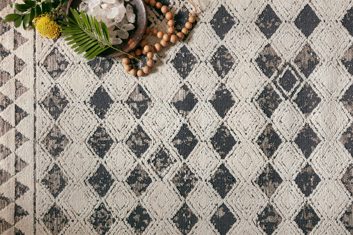 Loloi YESHAIA BLACK / NEUTRAL Rug 7'9" x 9'9"